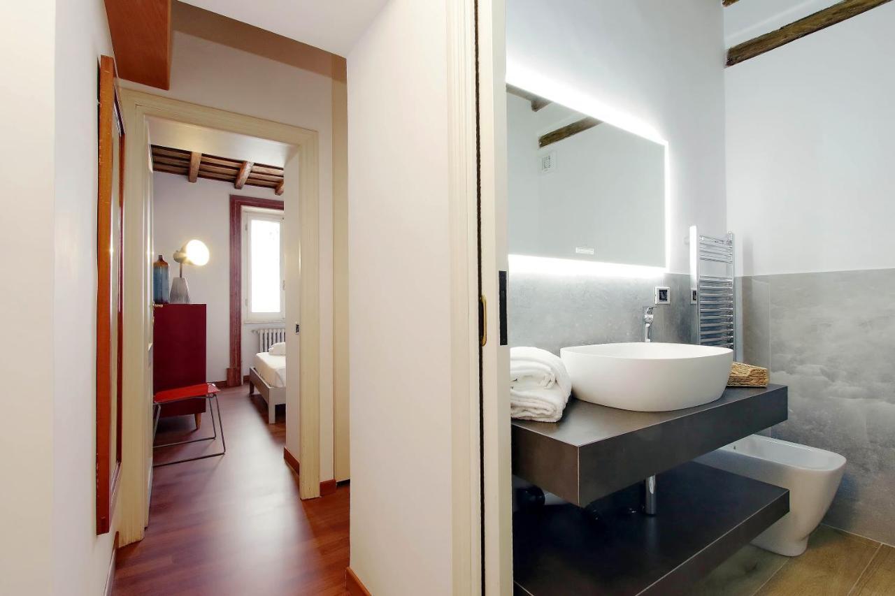 Apartmán Ych-Farnese Charme Řím Exteriér fotografie