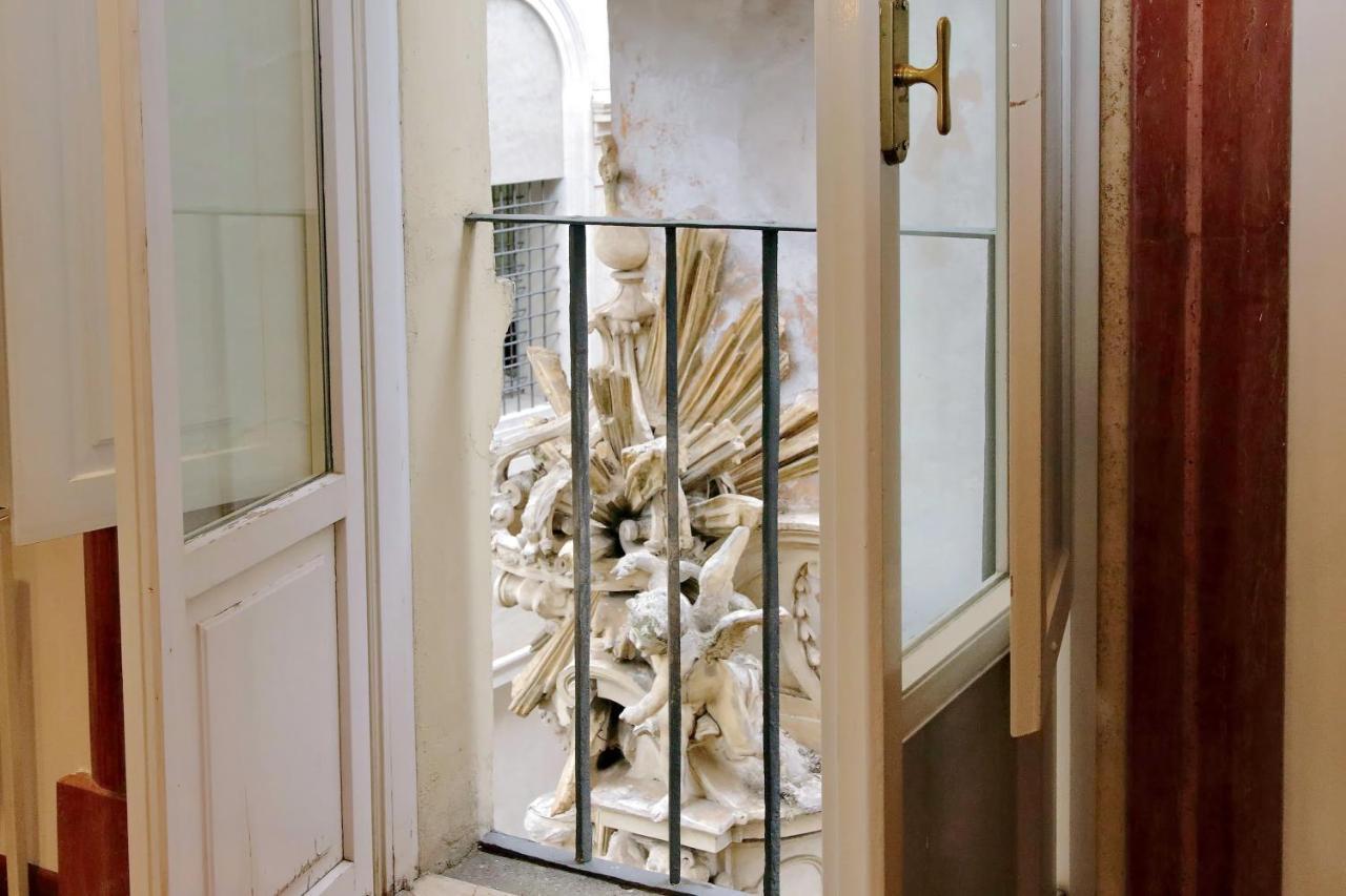 Apartmán Ych-Farnese Charme Řím Exteriér fotografie